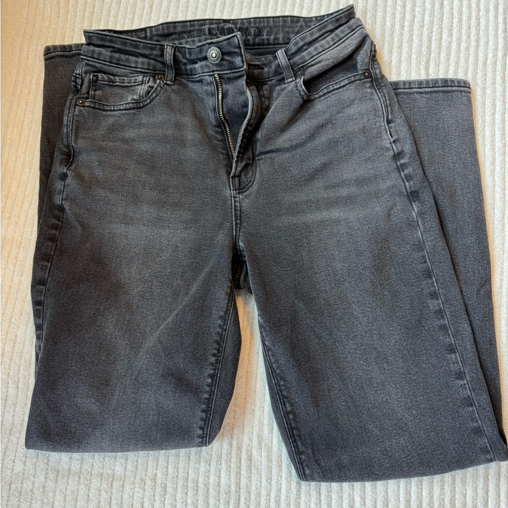 Black American Eagle mom jeans size 2 regular